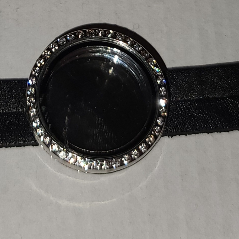 Floating charm bracelet
